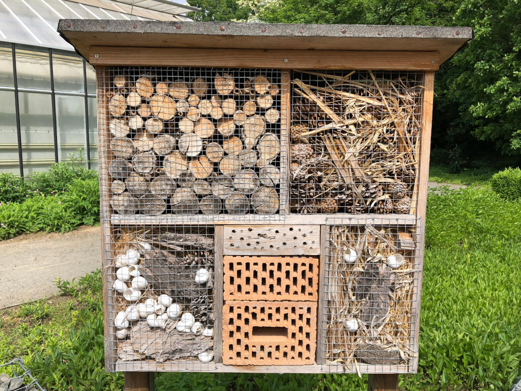 Insektenhotel im Garten | GPS Berlin - Naturnahe Gartengestaltung