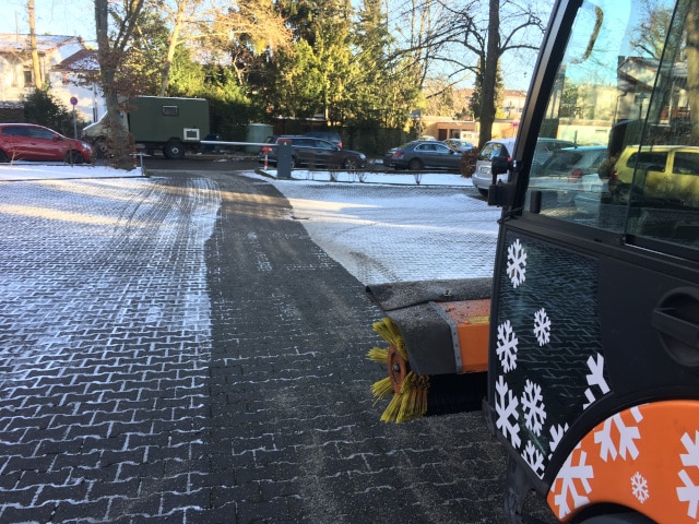 GPS Berlin bietet zuverl&auml;ssige Schneer&auml;umung und Streudienst f&uuml;r Ihre Sicherheit im Winter.