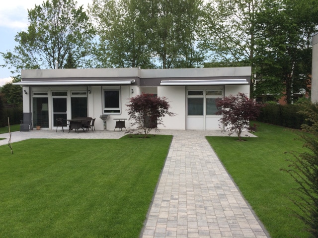 GPS Berlin bietet fachgerechte Rasenpflege inklusive M&auml;hen und Vertikutieren.