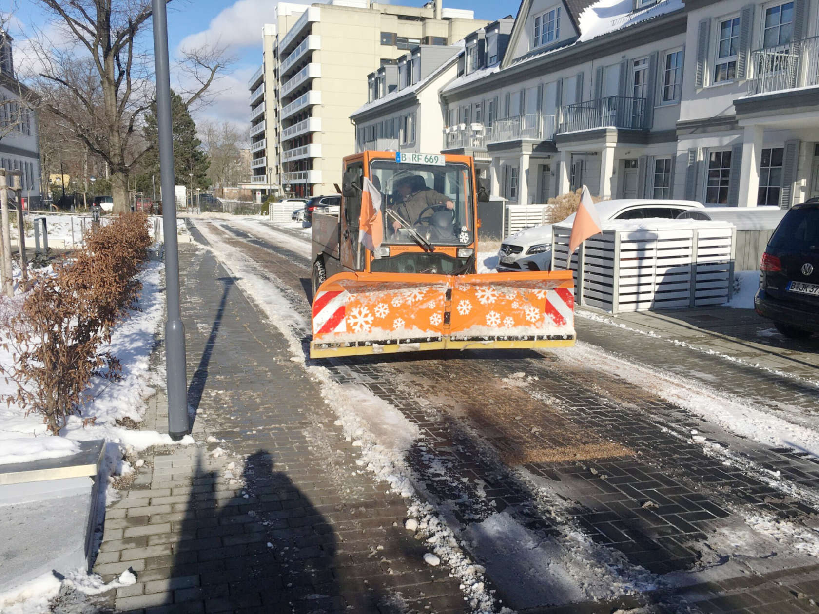 Winterdiensteinsatz von GPS Berlin bei Schnee