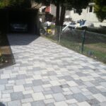 Gepflasterte Garagenzufahrt mit Granitplatten